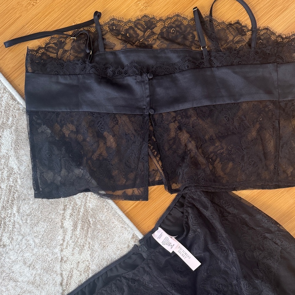 Victoria's Secret Lace Ensemble - Picture 5 of 5